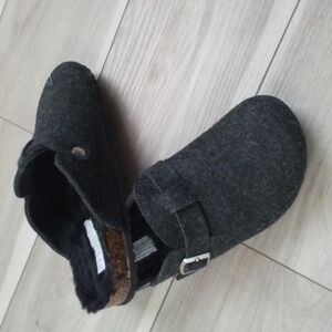 Slippers Gray / Black Size 7/8 (Just tried)
